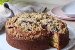BMF_MapleYogurtCakeWithPlums&PoppyseedStreusel